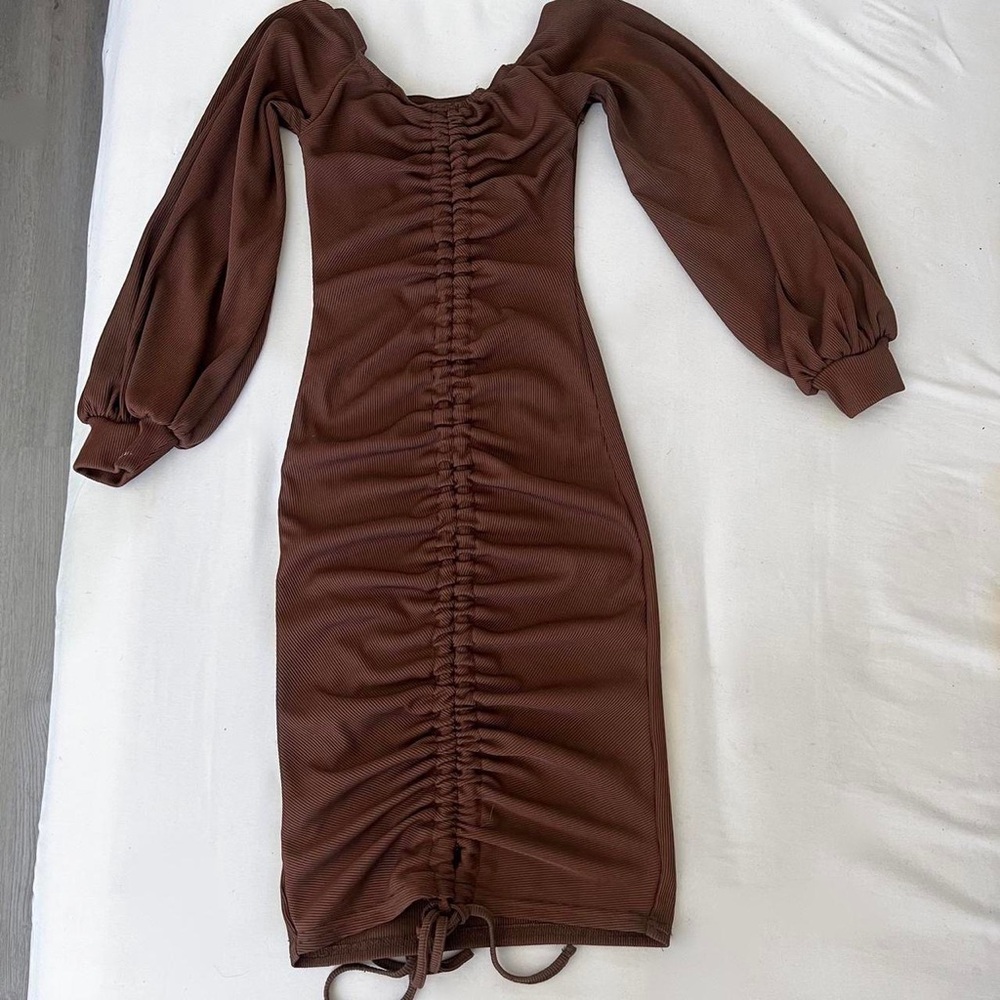 prettylittlething chocolate brown ruched bodycon midi off shoulder dress